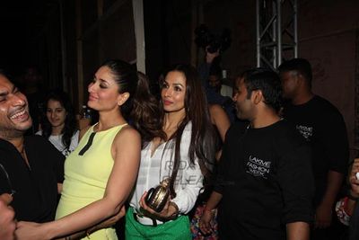 Kareena Kapoor & Malaika Arora Khan at Vikram Phadnis Fashion Show at LFW Winter Festive 2013