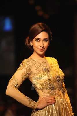 Karisma Kapoor walks the ramp as showstopper for designer Vikram Phadnis at LFW Winter Festive 2013