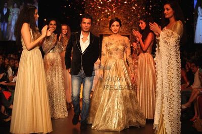 Karisma Kapoor walks the ramp as showstopper for designer Vikram Phadnis at LFW Winter Festive 2013