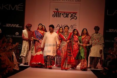 Kirron Kher turns showstopper for designer Gaurang at LFW Winter Festive 2013