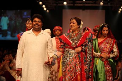 Kirron Kher turns showstopper for designer Gaurang at LFW Winter Festive 2013