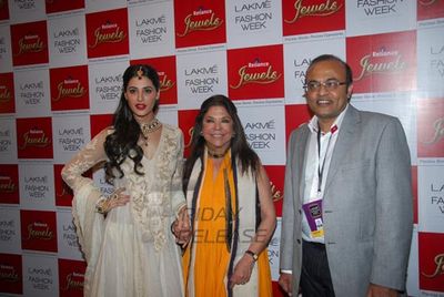 Nargis Fakhri showstopper for designer Ritu Kumar at LFW Winter Festive 2013