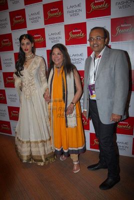 Nargis Fakhri showstopper for designer Ritu Kumar at LFW Winter Festive 2013