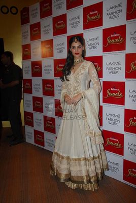 Nargis Fakhri showstopper for designer Ritu Kumar at LFW Winter Festive 2013