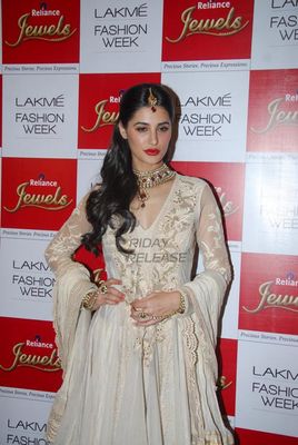 Nargis Fakhri showstopper for designer Ritu Kumar at LFW Winter Festive 2013