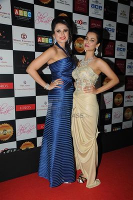 Bolly Celebs walk the ramp at The Glamour Style Walk Fashion Show