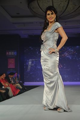 Bolly Celebs walk the ramp at The Glamour Style Walk Fashion Show