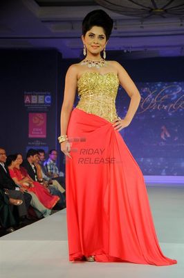 Bolly Celebs walk the ramp at The Glamour Style Walk Fashion Show
