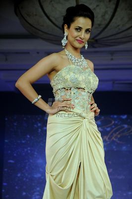 Bolly Celebs walk the ramp at The Glamour Style Walk Fashion Show