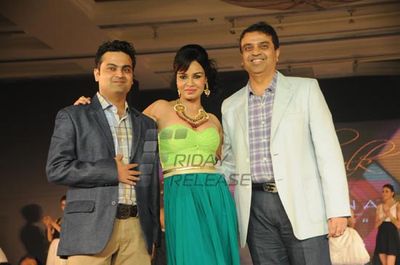Bolly Celebs walk the ramp at The Glamour Style Walk Fashion Show