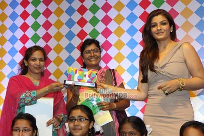 Raveena Tandon & Sachin Pilgaonkar at the 'Save Electricity Kids Competition 2013'