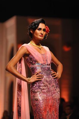 Evelyn Sharma walks the ramp at AAMBY VALLEY INDIA BRIDAL WEEK 2013