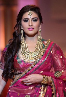 Huma Qureshi & Sania Mirza walk the ramp at AAMBY VALLEY INDIA BRIDAL WEEK 2013
