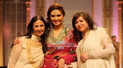 Huma Qureshi & Sania Mirza walk the ramp at AAMBY VALLEY INDIA BRIDAL WEEK 2013