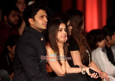 Huma Qureshi & Sania Mirza walk the ramp at AAMBY VALLEY INDIA BRIDAL WEEK 2013