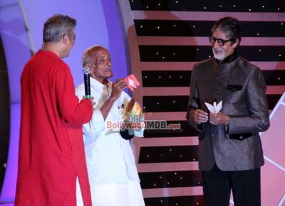 Amitabh Bachchan at CNN IBN Senior Citizen Awards 2013