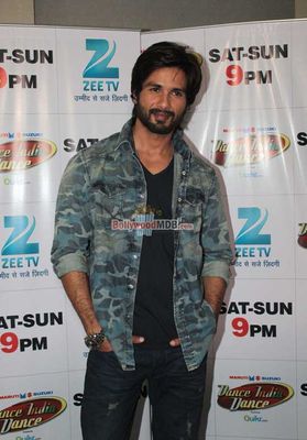 Shahid Kapoor & Sonakshi Sinha on 'Dance India Dance 4' sets