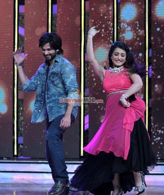 Shahid Kapoor & Sonakshi Sinha on 'Dance India Dance 4' sets