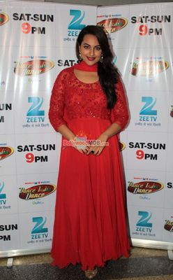 Shahid Kapoor & Sonakshi Sinha on 'Dance India Dance 4' sets