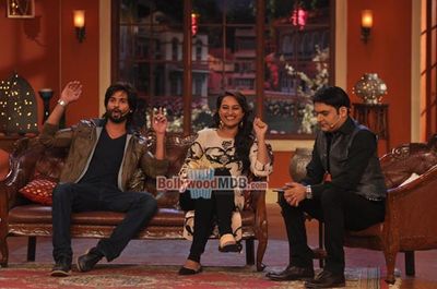Sonakshi Sinha, Shahid Kapoor, Sonu Sood on 'Comedy Nights with Kapil' sets promoting 'R... Rajkumar'