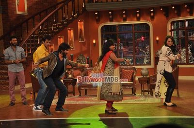 Sonakshi Sinha, Shahid Kapoor, Sonu Sood on 'Comedy Nights with Kapil' sets promoting 'R... Rajkumar'