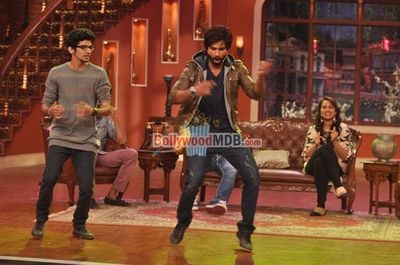Sonakshi Sinha, Shahid Kapoor, Sonu Sood on 'Comedy Nights with Kapil' sets promoting 'R... Rajkumar'