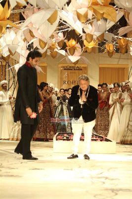 Abhishek Bachchan showstopper at Finale of AAMBY VALLEY INDIA BRIDAL WEEK 2013