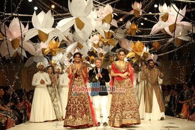 Abhishek Bachchan showstopper at Finale of AAMBY VALLEY INDIA BRIDAL WEEK 2013