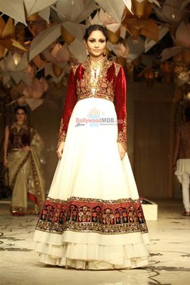 Abhishek Bachchan showstopper at Finale of AAMBY VALLEY INDIA BRIDAL WEEK 2013