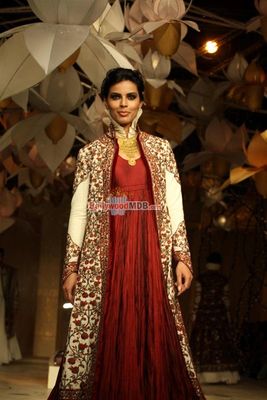 Abhishek Bachchan showstopper at Finale of AAMBY VALLEY INDIA BRIDAL WEEK 2013