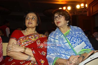 Bolly Celebs at unveiling of Asha Parekh's hand imprint launch