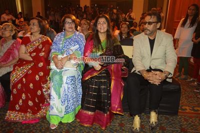 Bolly Celebs at unveiling of Asha Parekh's hand imprint launch