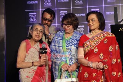 Bolly Celebs at unveiling of Asha Parekh's hand imprint launch
