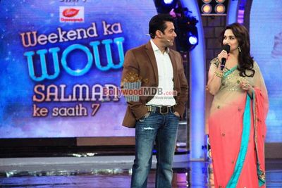 Madhuri Dixit & Huma Qureshi with Salman Khan on BIGG BOSS 7 sets promoting 'DEDH ISHQIYA'