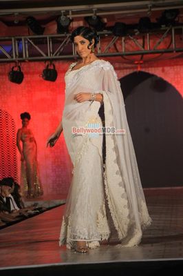 Showstopper Shilpa Shetty and Miss Universe Liza Lazarus at Rohit Verma's fashion show