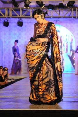 Showstopper Shilpa Shetty and Miss Universe Liza Lazarus at Rohit Verma's fashion show