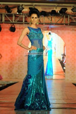 Showstopper Shilpa Shetty and Miss Universe Liza Lazarus at Rohit Verma's fashion show