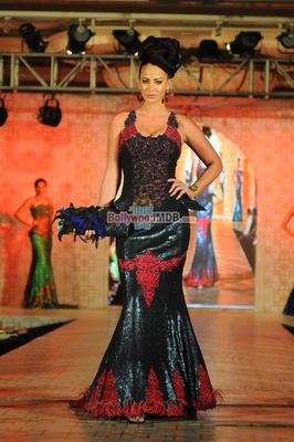 Showstopper Shilpa Shetty and Miss Universe Liza Lazarus at Rohit Verma's fashion show