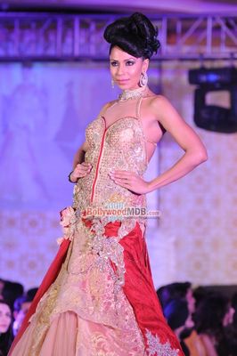 Showstopper Shilpa Shetty and Miss Universe Liza Lazarus at Rohit Verma's fashion show