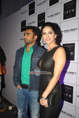 Sunny Leone, Kangana Ranaut, Celina Jaitley among Bolly Celebs on day 1 of the India Resort Fashion Week 2013