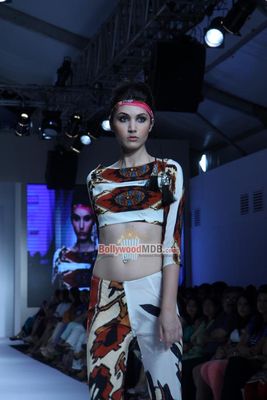 Sunny Leone, Kangana Ranaut, Celina Jaitley among Bolly Celebs on day 1 of the India Resort Fashion Week 2013