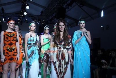 Sunny Leone, Kangana Ranaut, Celina Jaitley among Bolly Celebs on day 1 of the India Resort Fashion Week 2013