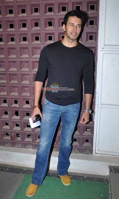 Deepika Padukone, Mithun Chakraborty, Mahakshay among Bolly Celebs at Shiamak Davar's show Selcouth