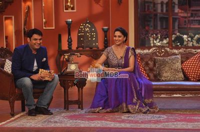 Madhuri Dixit and Huma Qureshi on Comedy Nights With Kapil sets promoting film 'Dedh ISHQIYA'