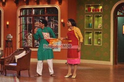 Madhuri Dixit and Huma Qureshi on Comedy Nights With Kapil sets promoting film 'Dedh ISHQIYA'