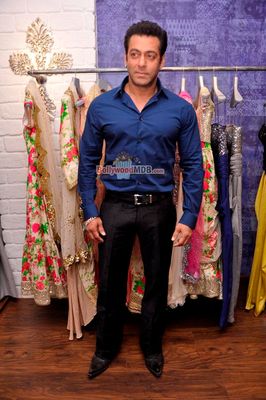 Bolly Celebs at the launch of store \'BANDRA 190\'