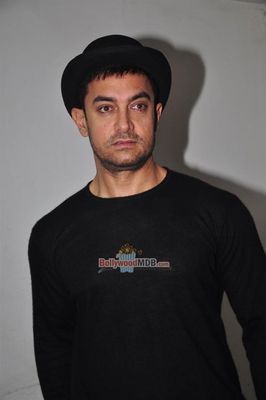 Aamir Khan holds press meet clarifying 'DHOOM 3' ticket prices hike at YRF Studios