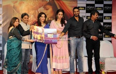 Madhuri Dixit & Huma Qureshi at film 'DEDH ISHQIYA' music launch