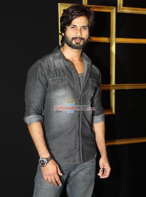 Hot Bolly Celebs at Deepika Padukone\'s Black & Gold party