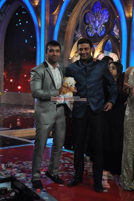 Salman Khan with celebrity finalists at the Grand Finale of 'BIGG BOSS 7'